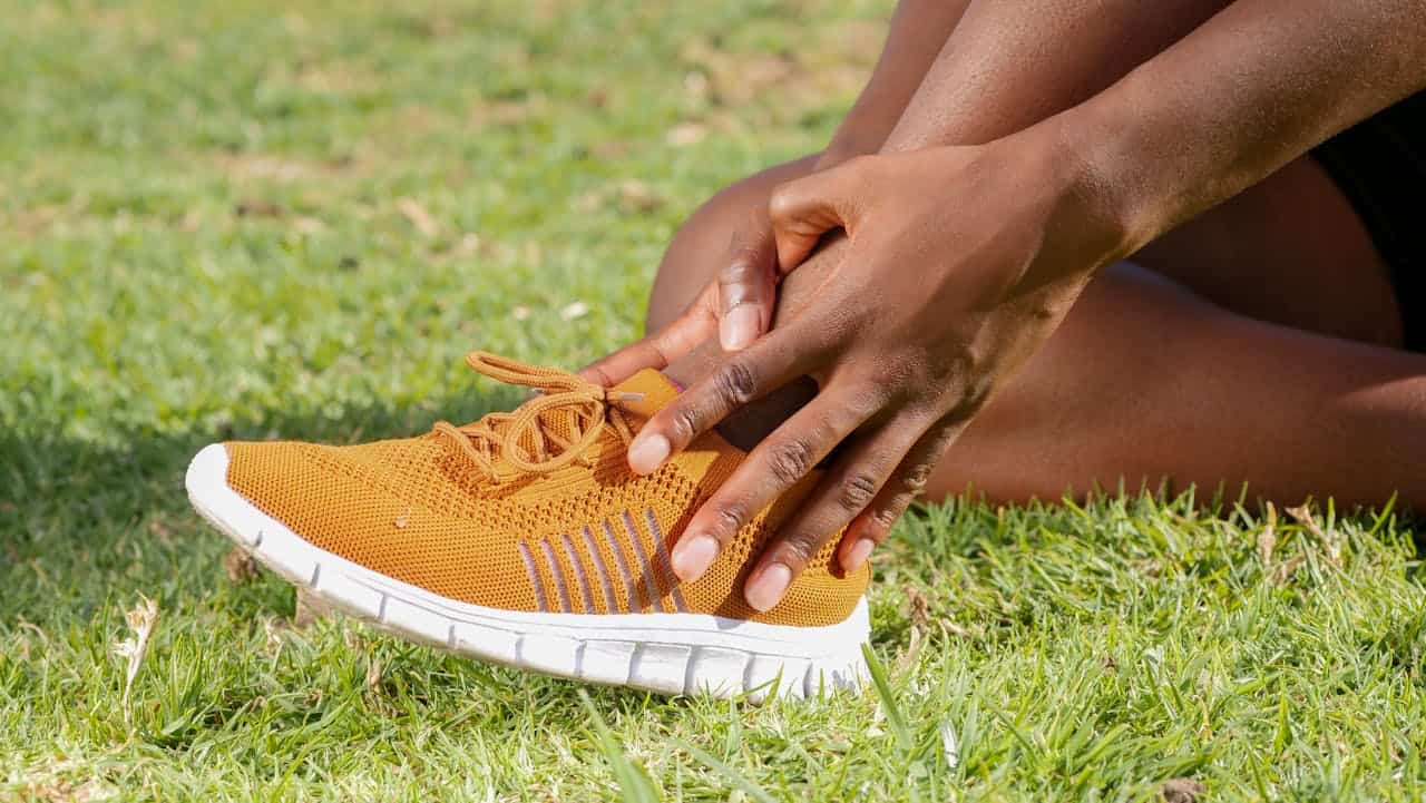 Penyebab Ankle Strain, Ciri-ciri, sampai Pengobatannya